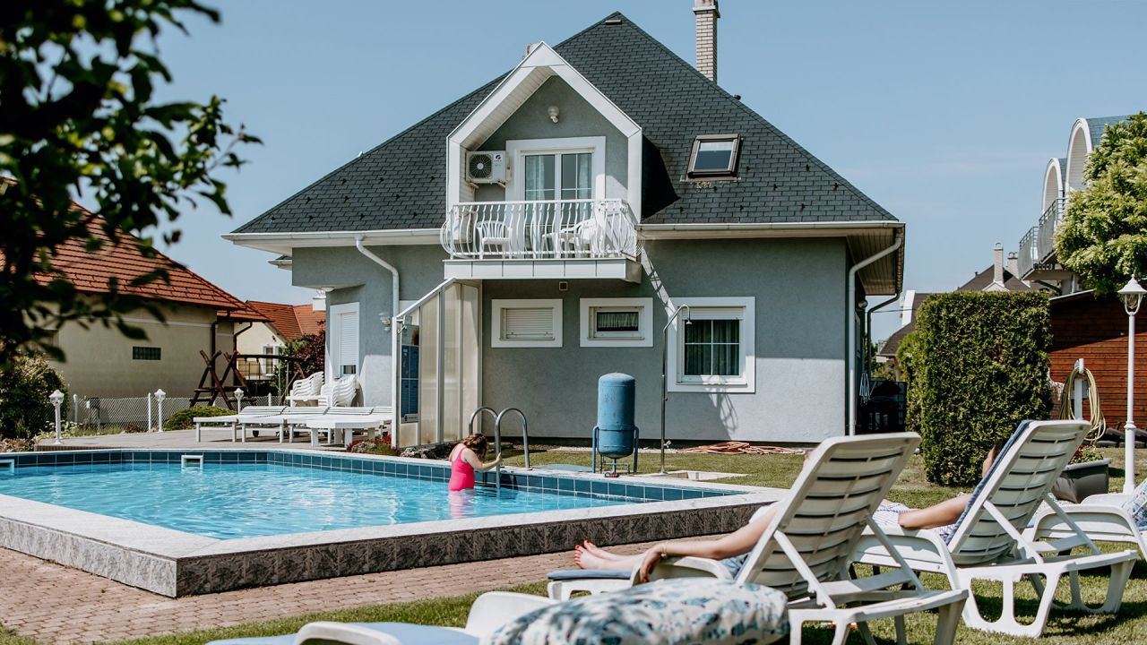 Hotel en Gyenesdiás, Hungría, 230 m² - imagen 1