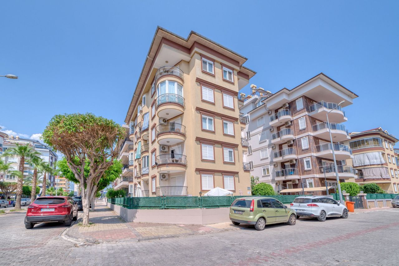 Flat in Alanya, Turkey, 200 m² - picture 1