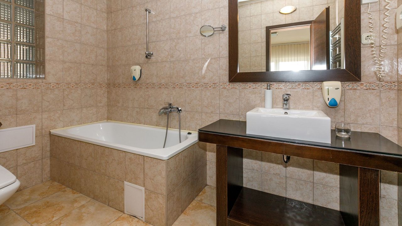 Hôtel à Hévíz, Hongrie, 500 m² - image 18