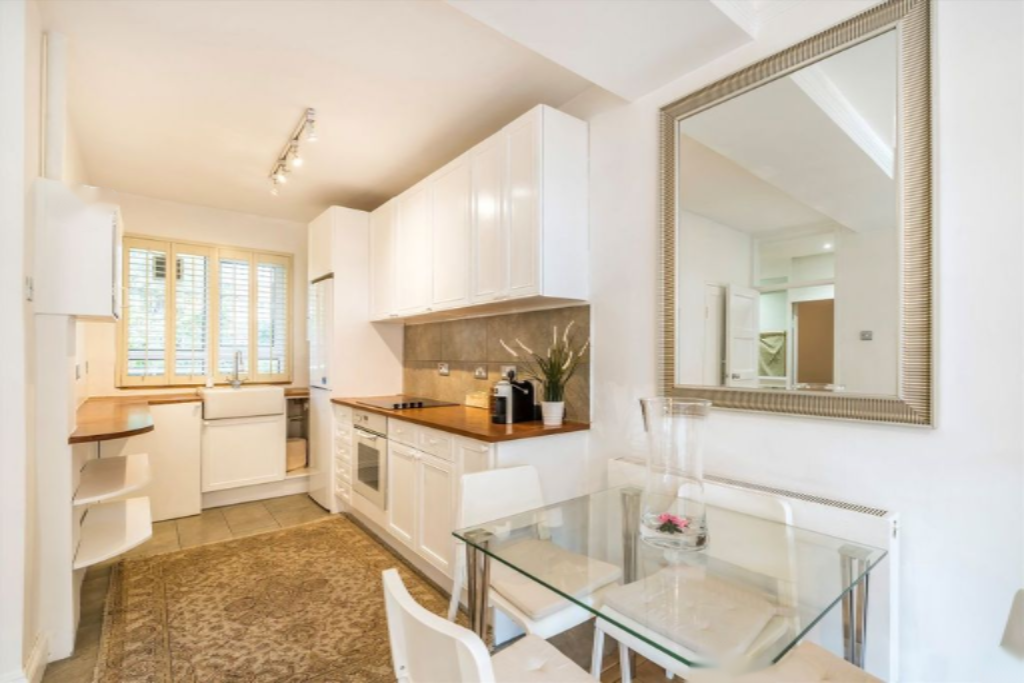 Flat in London, United Kingdom, 62 m² - picture 1