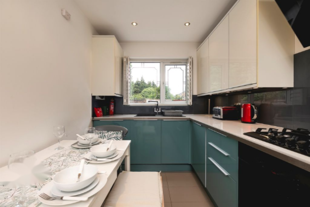 Flat in London, United Kingdom, 51 m² - picture 2