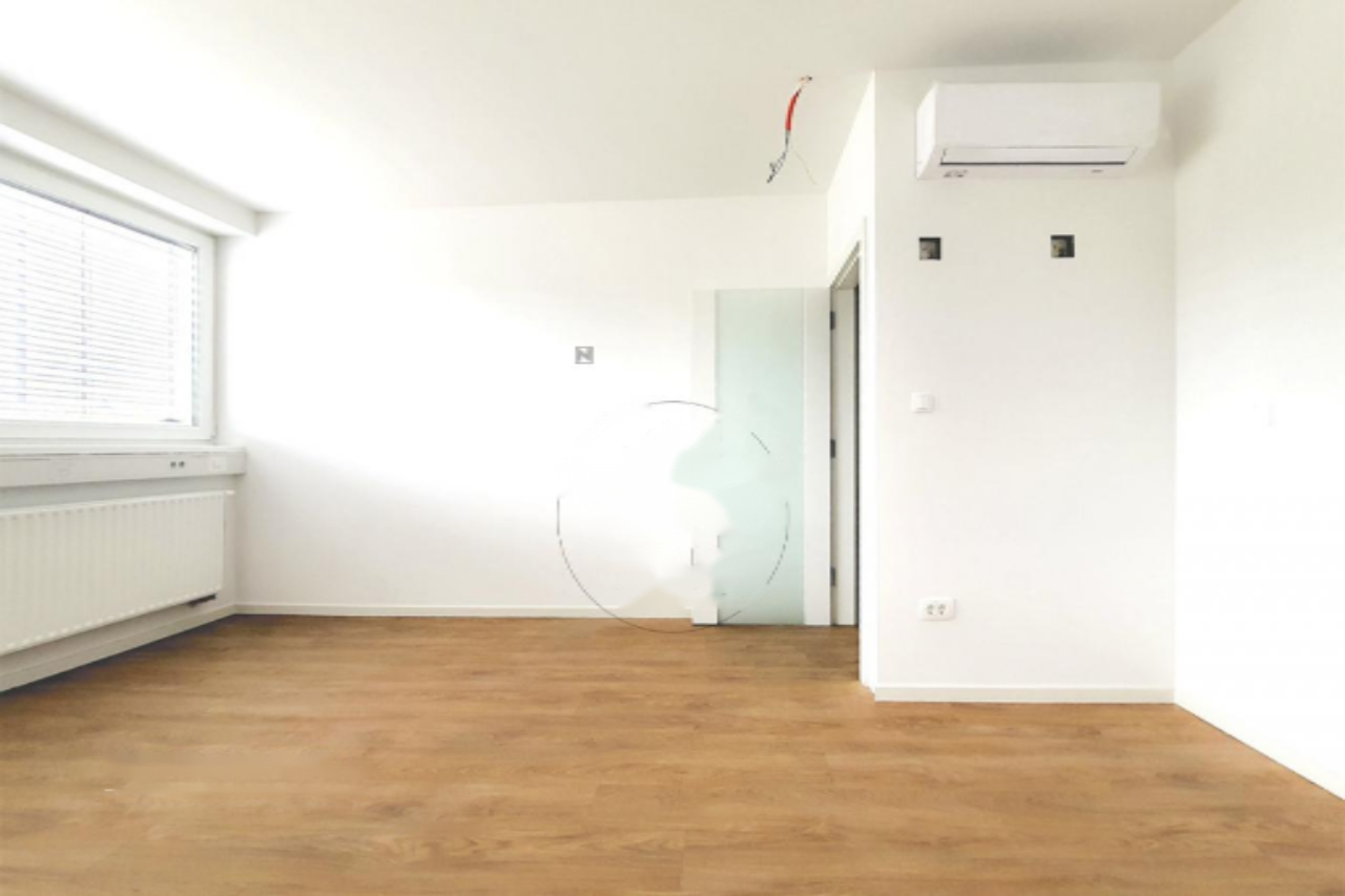 Office in Ljubljana, Slovenia, 136 m² - picture 4