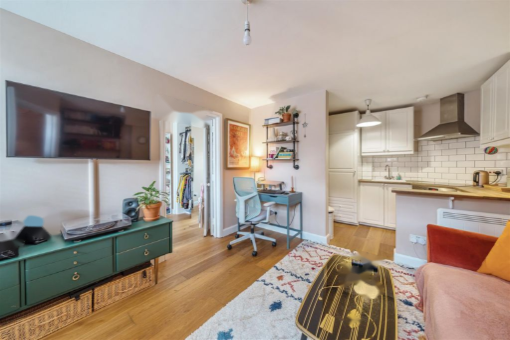 Flat in London, United Kingdom, 32 m² - picture 7