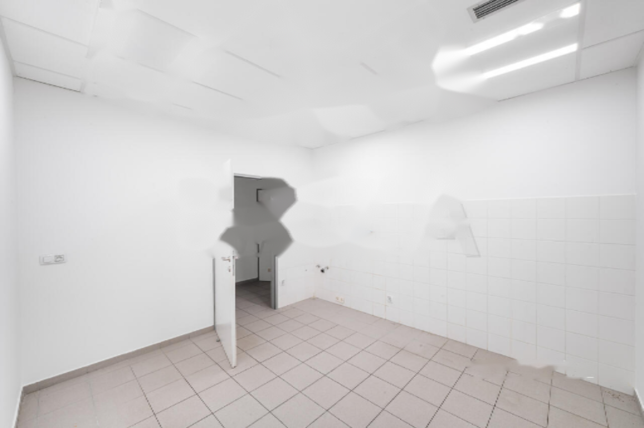 Office in Ljubljana, Slovenia, 459 m² - picture 11