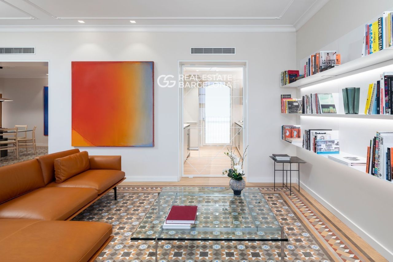 Flat in Barcelona, Spain, 187 m² - picture 2