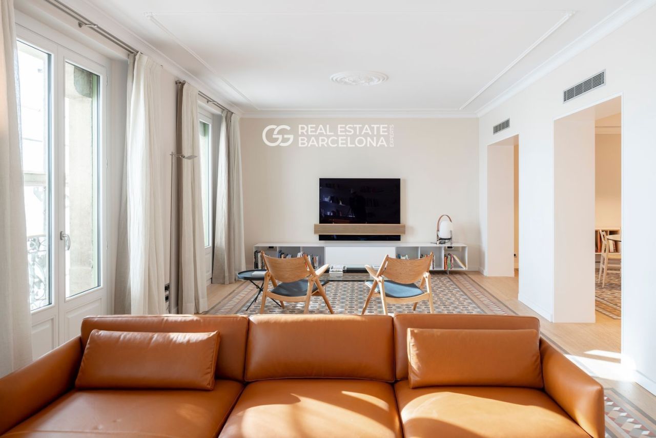 Flat in Barcelona, Spain, 187 m² - picture 9