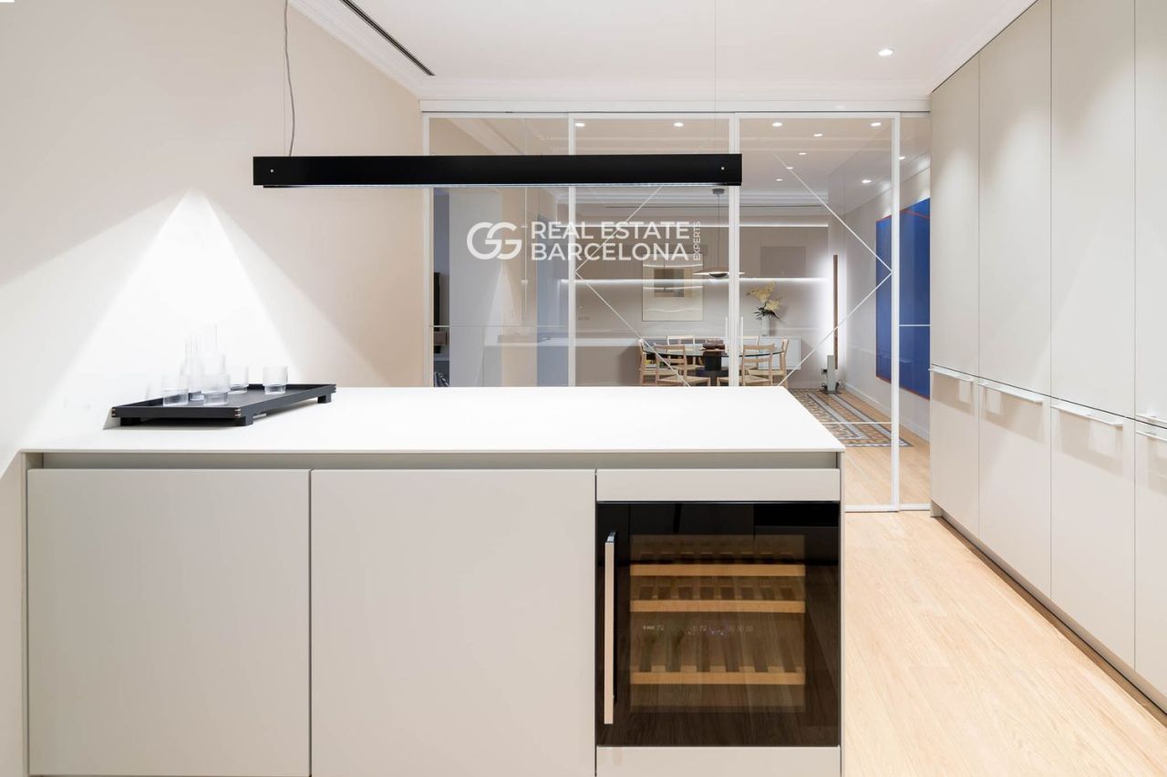 Flat in Barcelona, Spain, 187 m² - picture 16