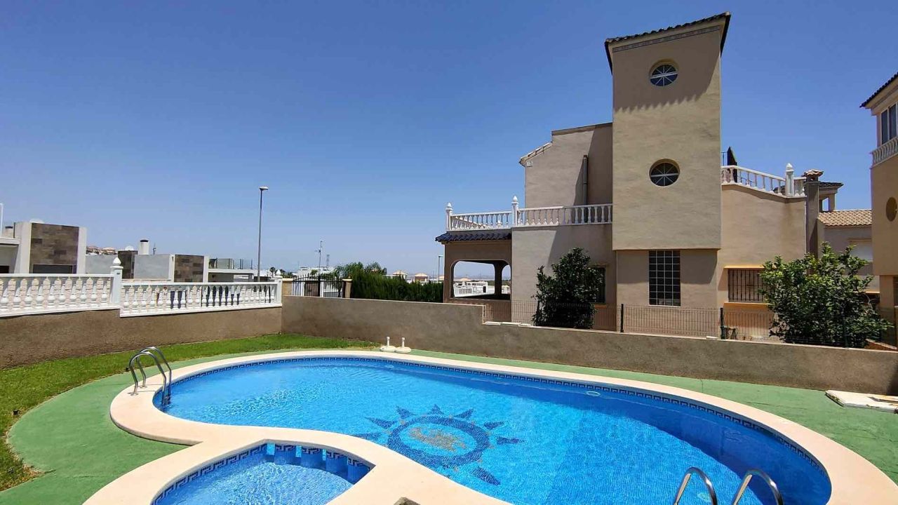 Villa à Villamartin, Espagne, 207 m² - image 1