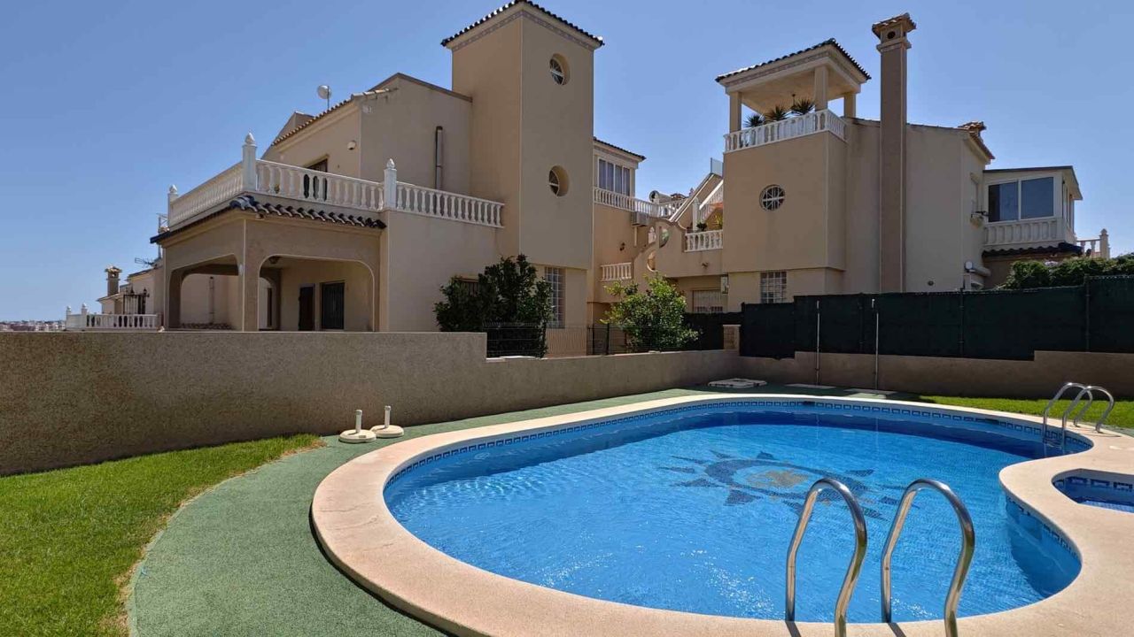 Villa à Villamartin, Espagne, 207 m² - image 2