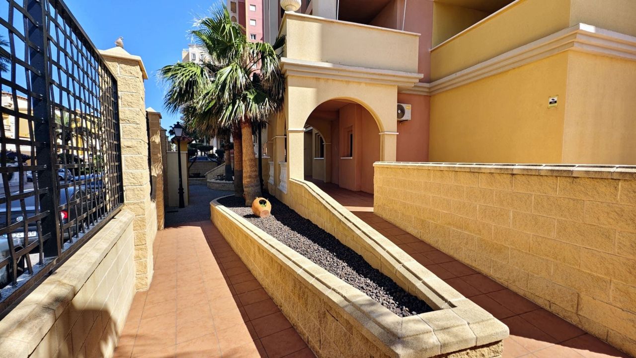 Piso en Torrevieja, España, 63 m² - imagen 4