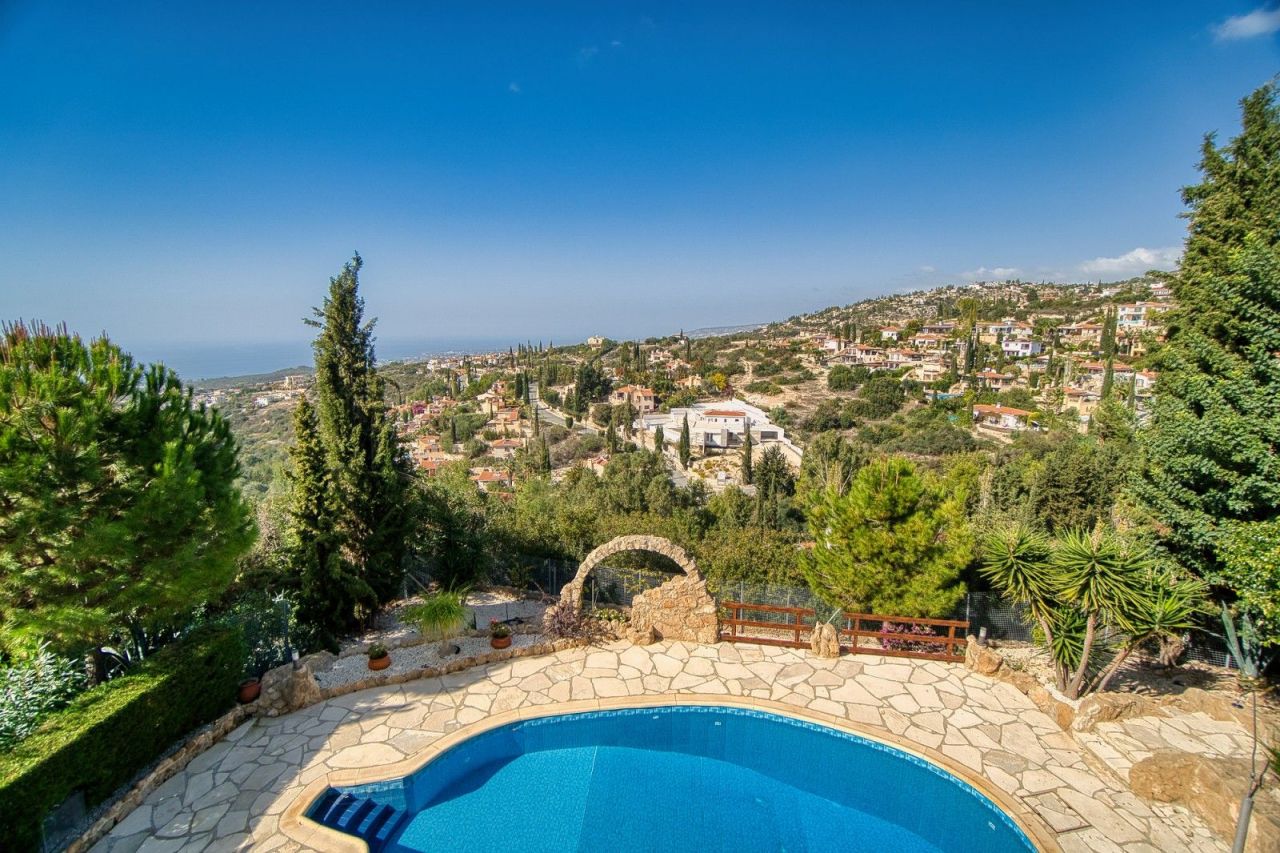 Villa in Paphos, Cyprus, 200 m² - picture 1