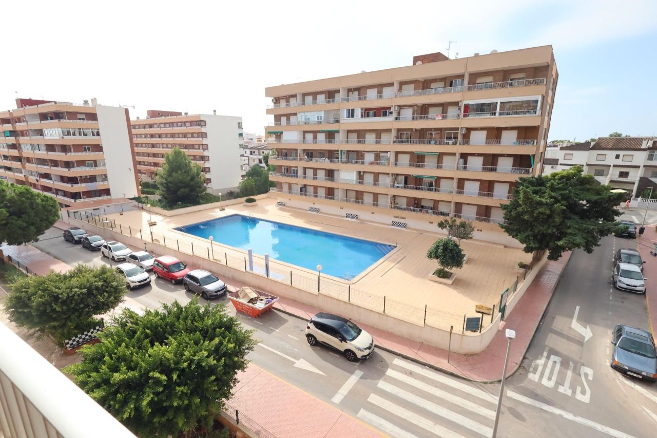 Flat in Punta Prima, Spain, 70 m² - picture 2