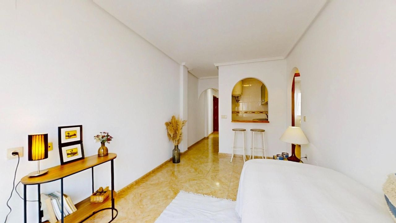 Flat in Torrevieja, Spain, 70 m² - picture 2