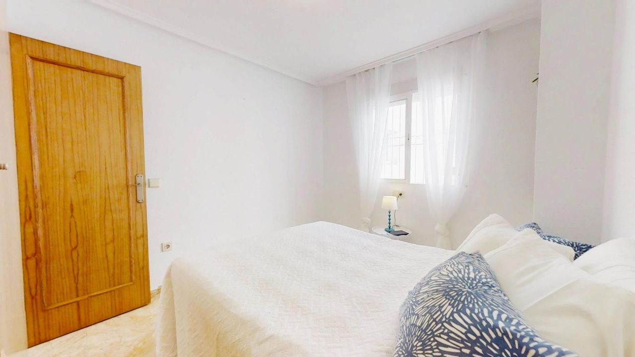 Flat in Torrevieja, Spain, 70 m² - picture 14