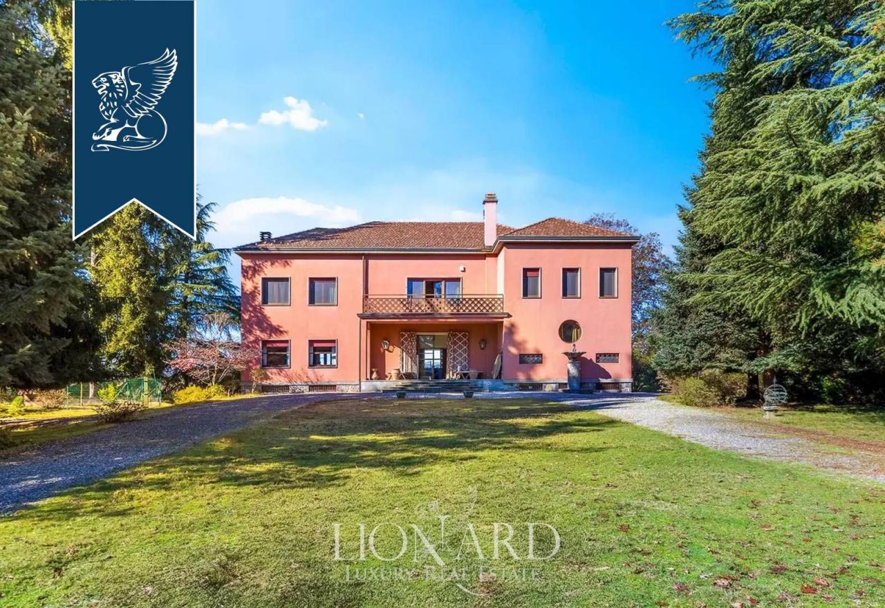 Villa in Novara, Italy, 1 732 m² - picture 1