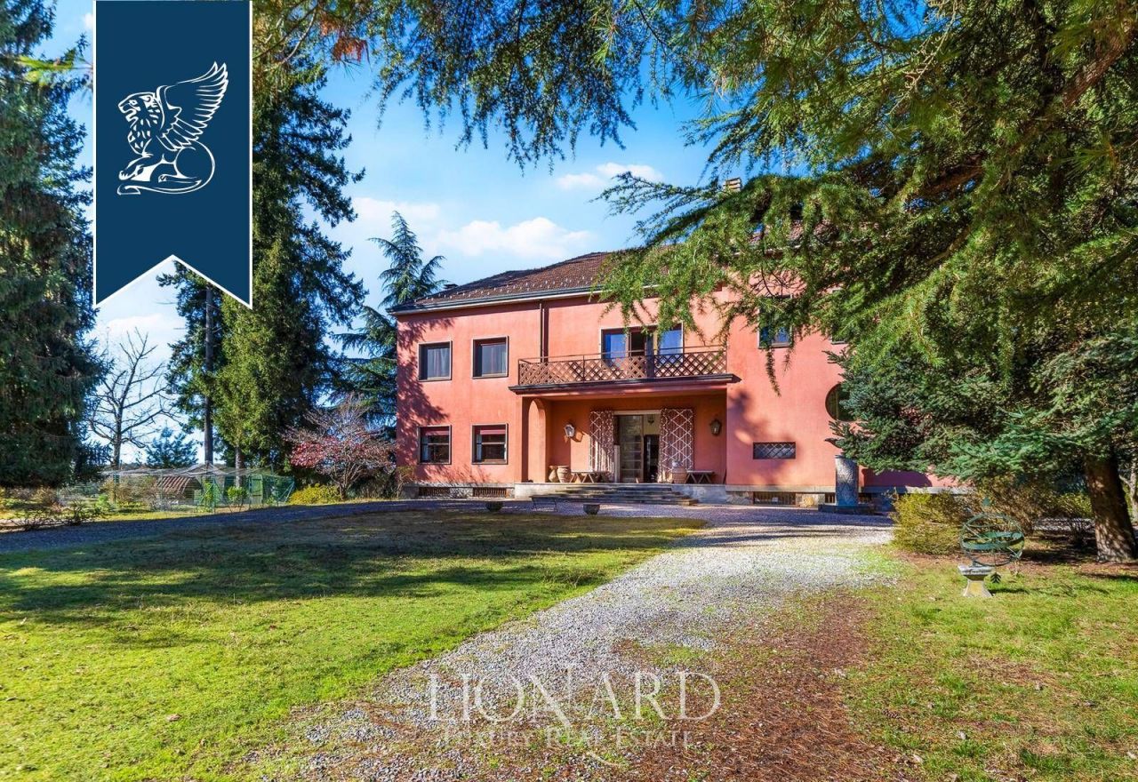 Villa in Novara, Italy, 1 732 m² - picture 2