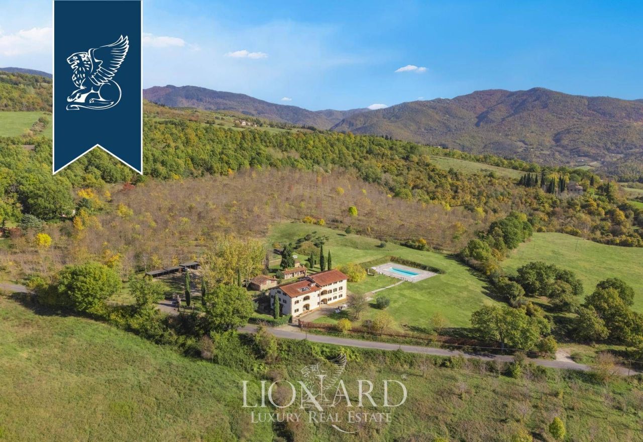 Farm in Arezzo, Italy, 1 300 m² - picture 2