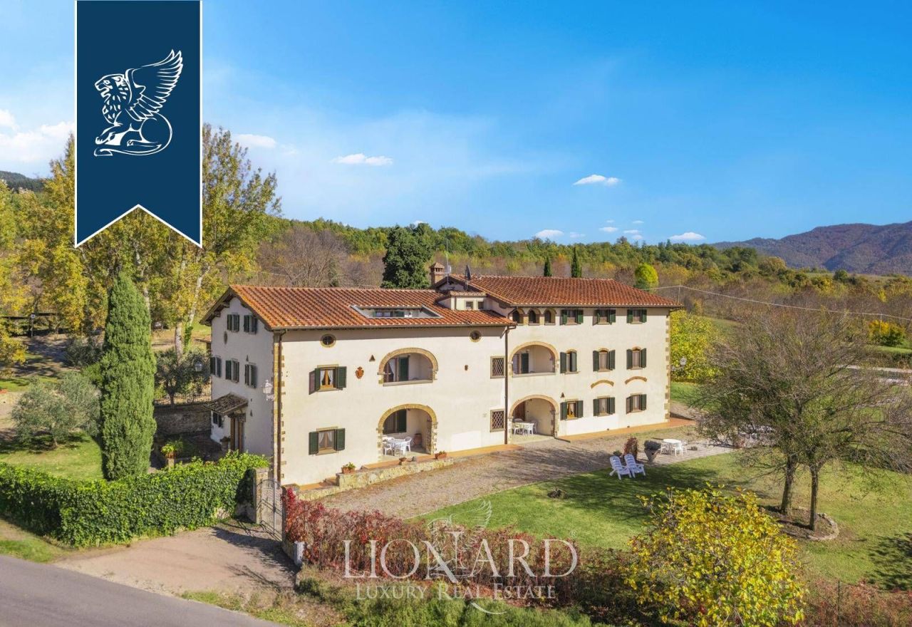 Farm in Arezzo, Italy, 1 300 m² - picture 5