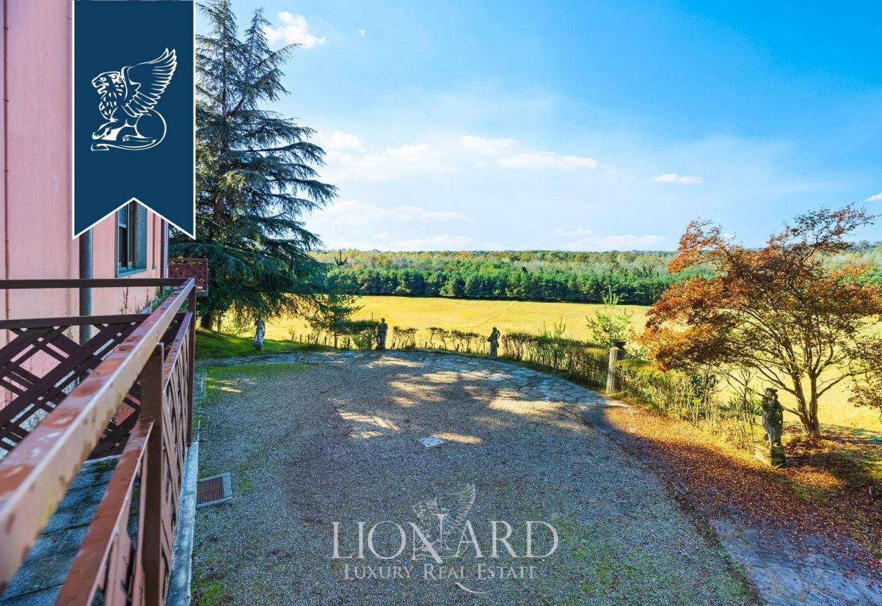 Villa in Novara, Italy, 1 732 m² - picture 10