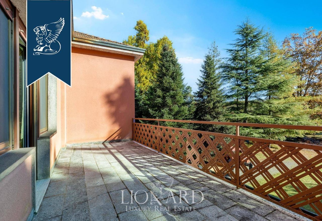 Villa in Novara, Italy, 1 732 m² - picture 11