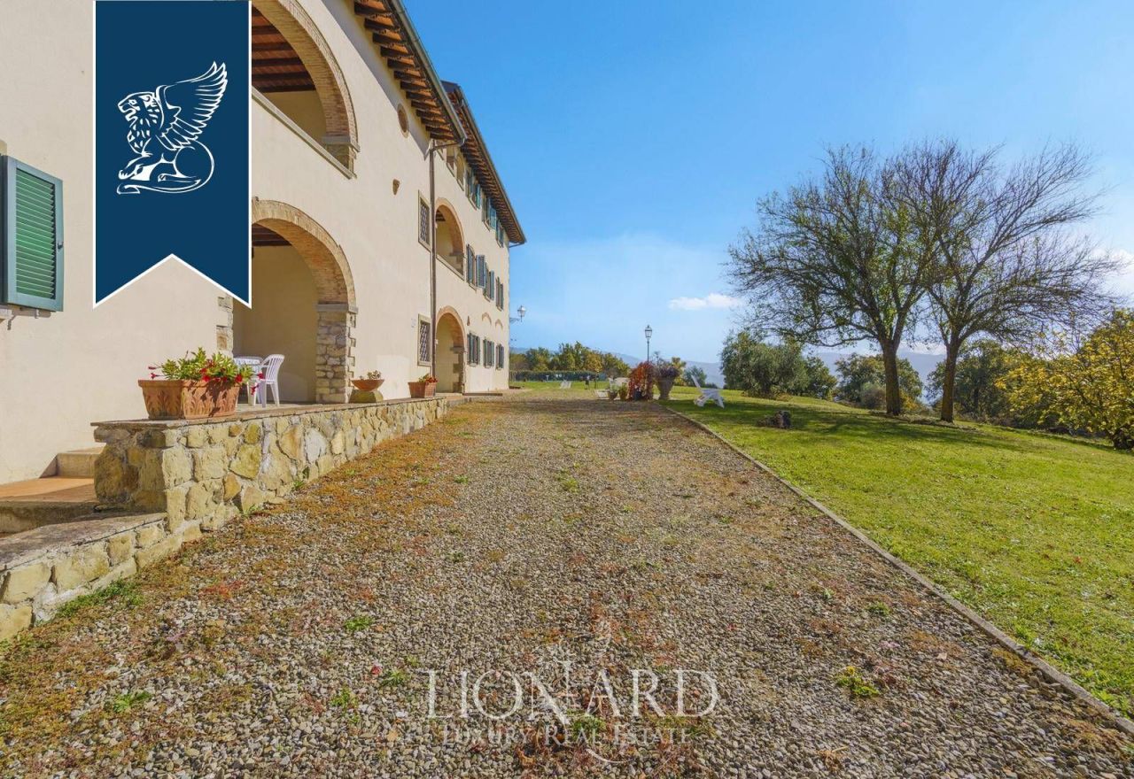 Farm in Arezzo, Italy, 1 300 m² - picture 12