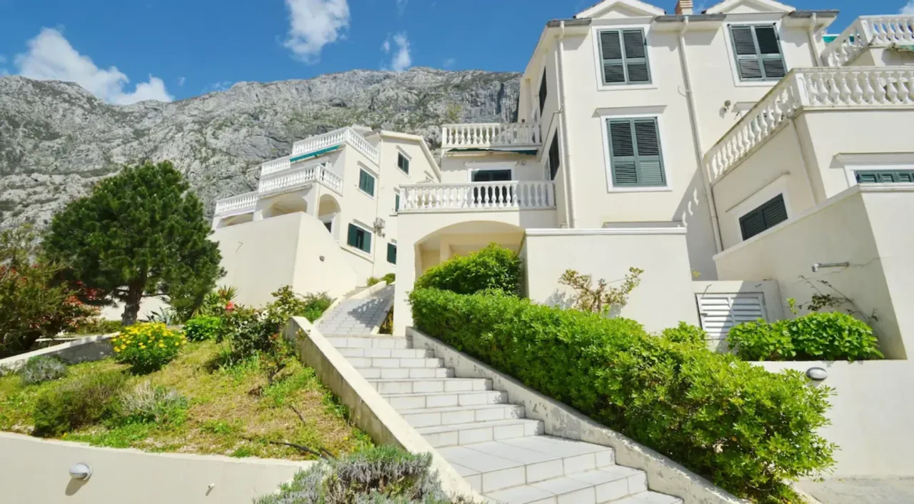 Flat in Dobrota, Montenegro, 80 m² - picture 4