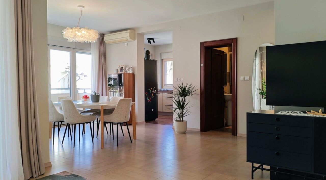 Flat in Dobrota, Montenegro, 114 m² - picture 12