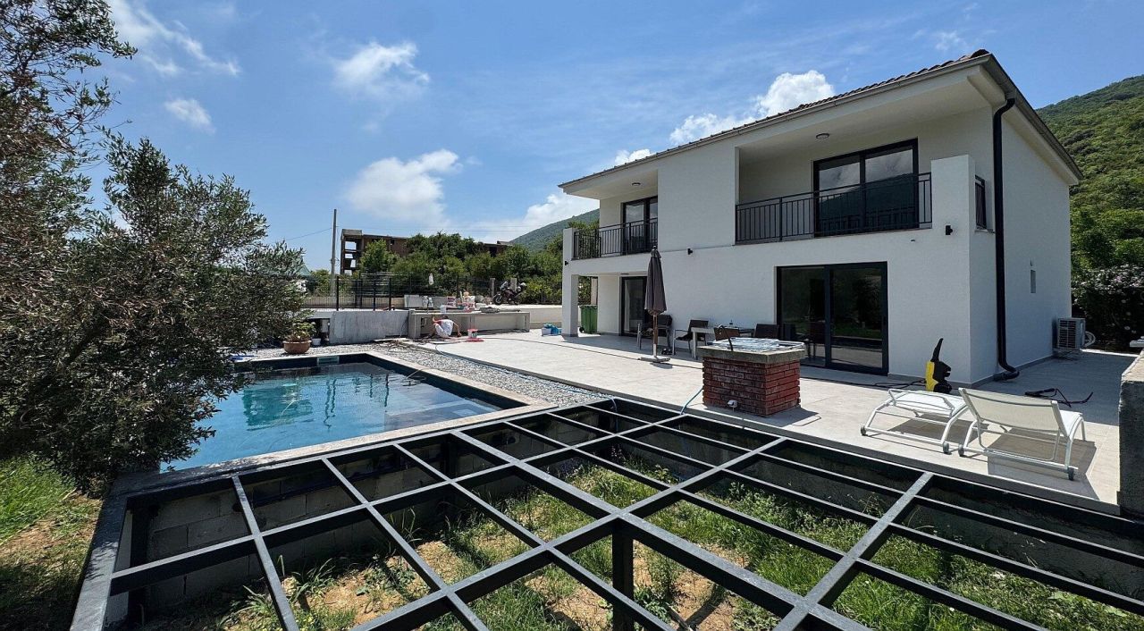 Casa a Budva, Montenegro, 180 m² - foto 1