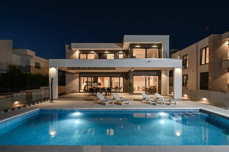 Villa on Pag island, Croatia, 310 m² - picture 1