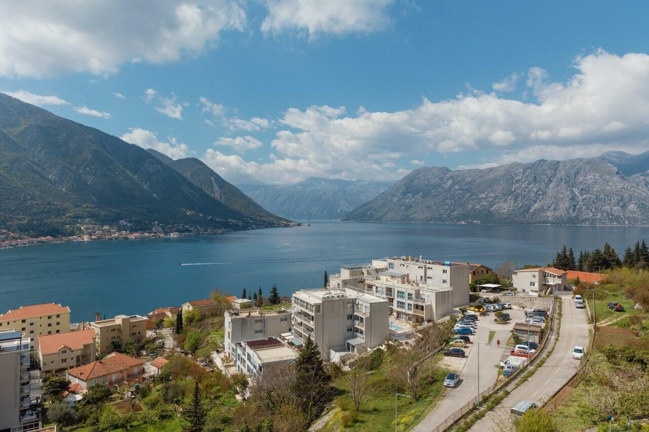 Appartamento a Dobrota, Montenegro, 144 m² - foto 1