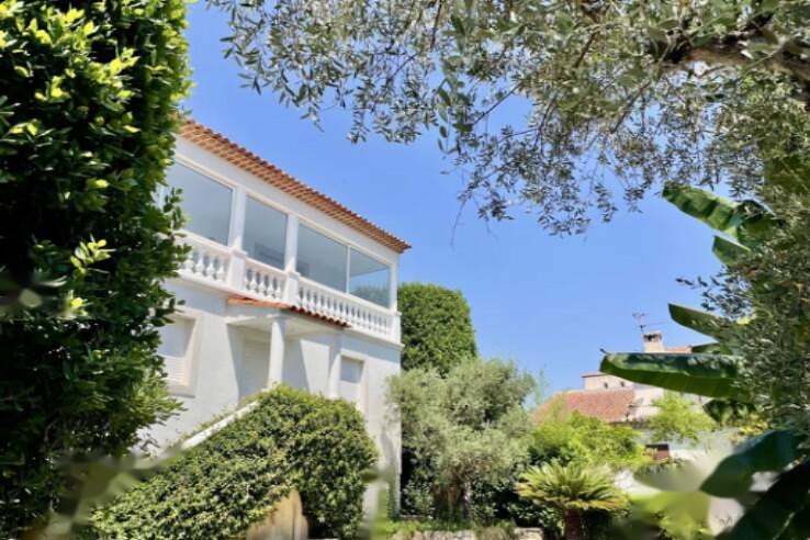 Flat in Cannes, France, 176 m² - picture 1