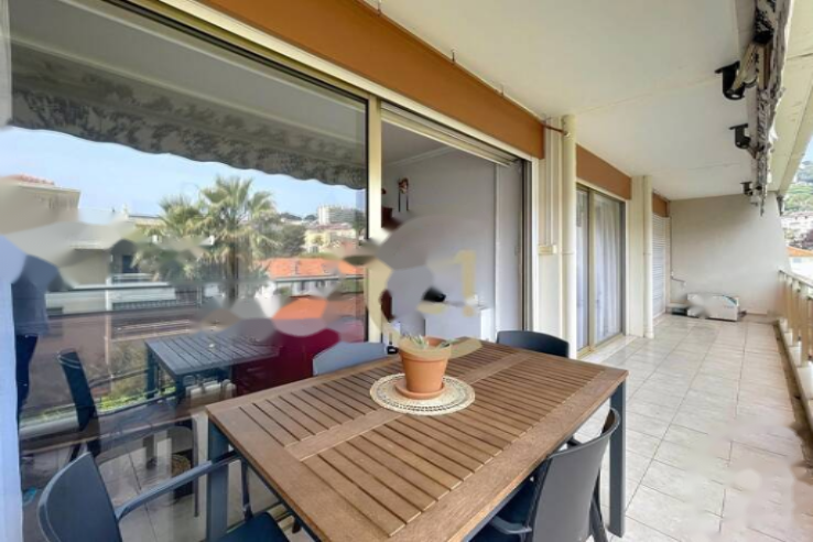 Flat in Cannes, France, 80 m² - picture 1