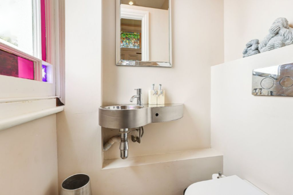 Flat in London, United Kingdom, 127 m² - picture 1