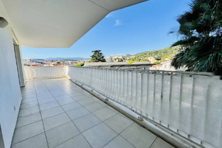 Flat in Cannes, France, 137 m² - picture 1