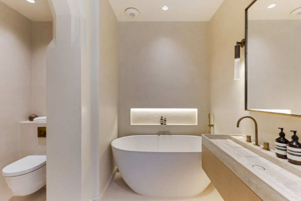 Flat in London, United Kingdom, 145 m² - picture 2