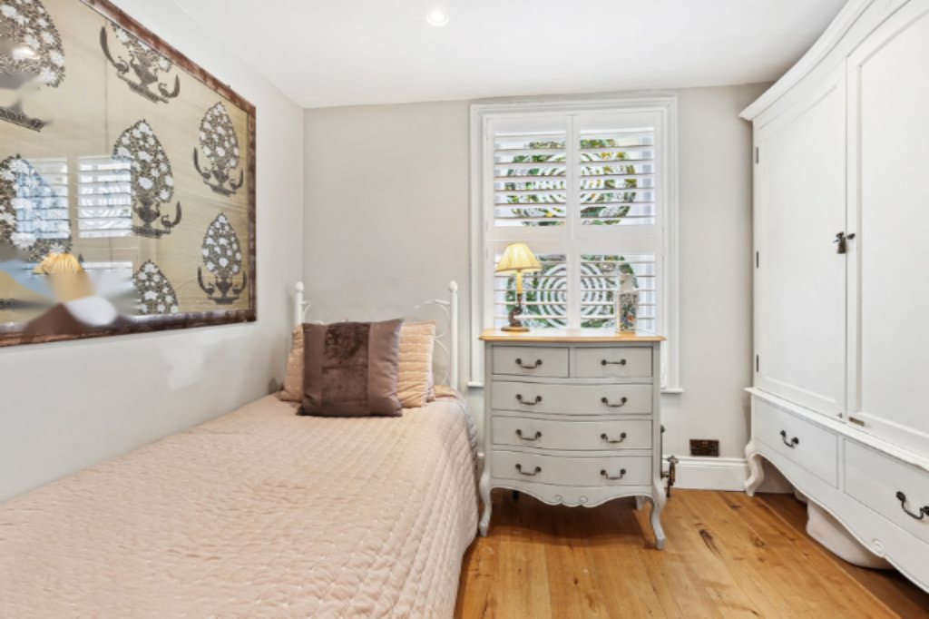 Flat in London, United Kingdom, 127 m² - picture 4