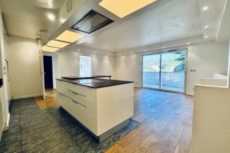 Flat in Cannes, France, 137 m² - picture 2