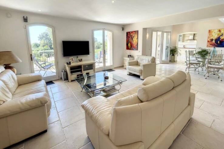 Flat in Cannes, France, 163 m² - picture 2