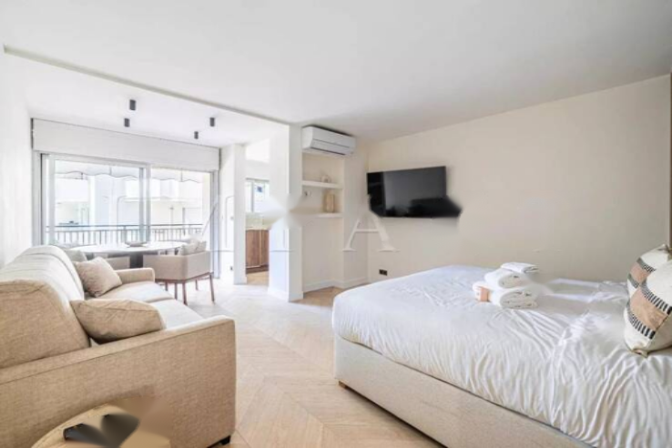 Flat in Cannes, France, 30 m² - picture 2