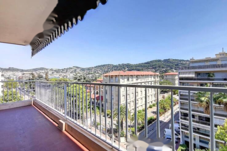 Flat in Cannes, France, 68 m² - picture 3