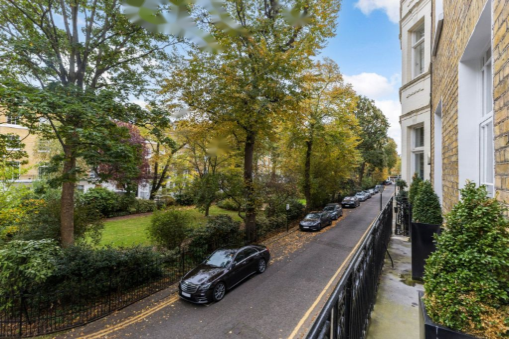 Flat in London, United Kingdom, 145 m² - picture 9