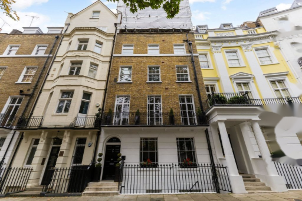 Flat in London, United Kingdom, 145 m² - picture 11