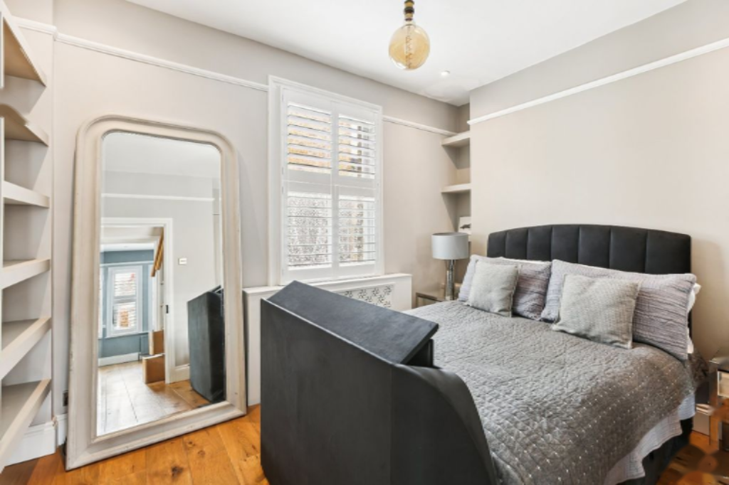 Flat in London, United Kingdom, 127 m² - picture 13