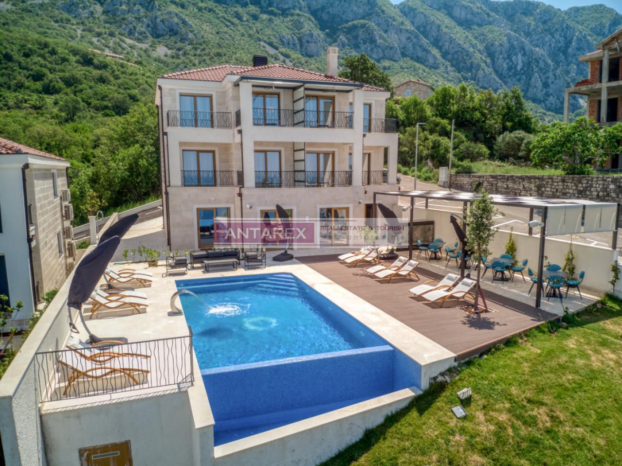 Villa in Sveti Stefan, Montenegro, 450 m² - picture 4