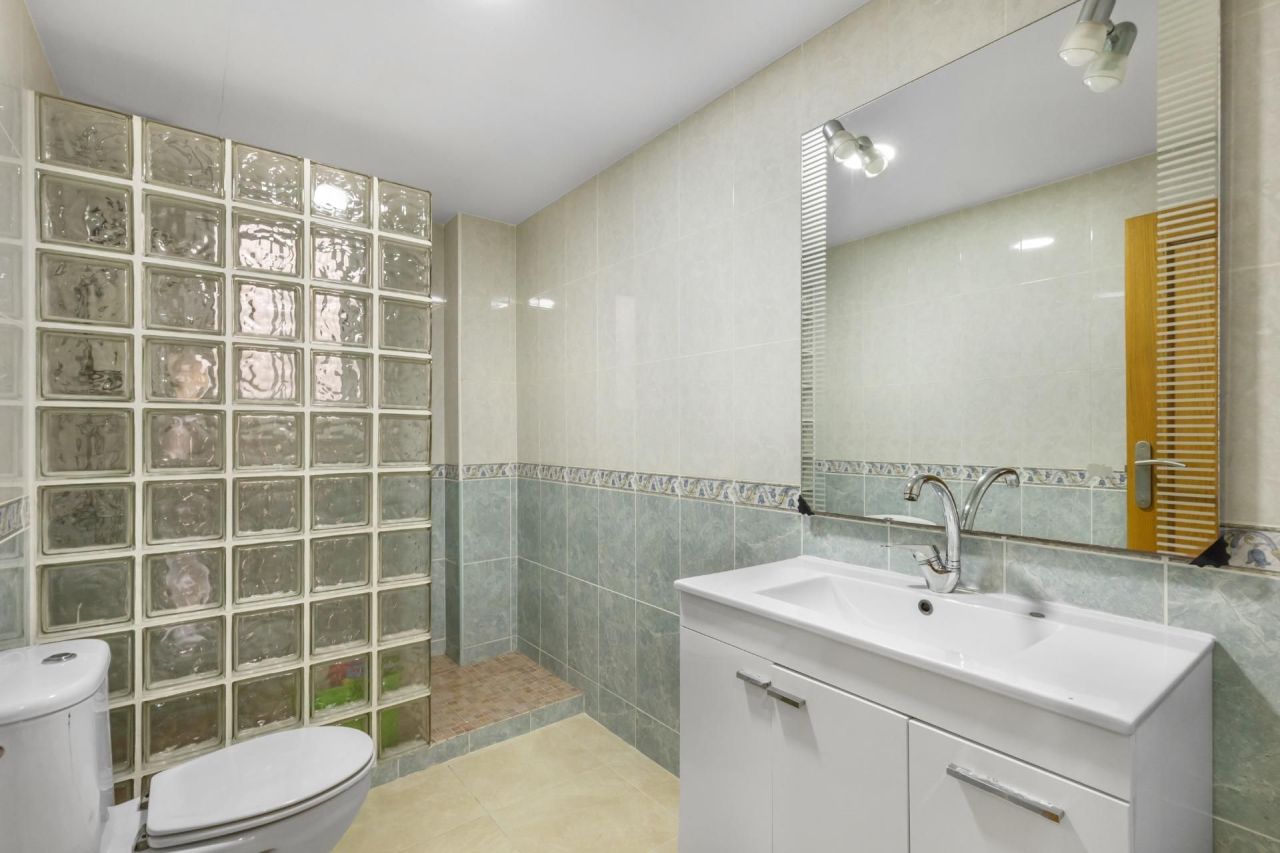 Flat in Torrevieja, Spain, 122 m² - picture 9