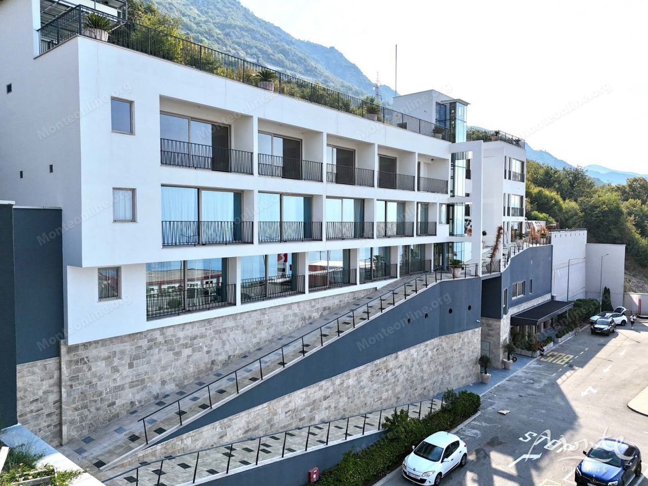 Investment project in Budva, Montenegro, 2 000 m² - picture 1