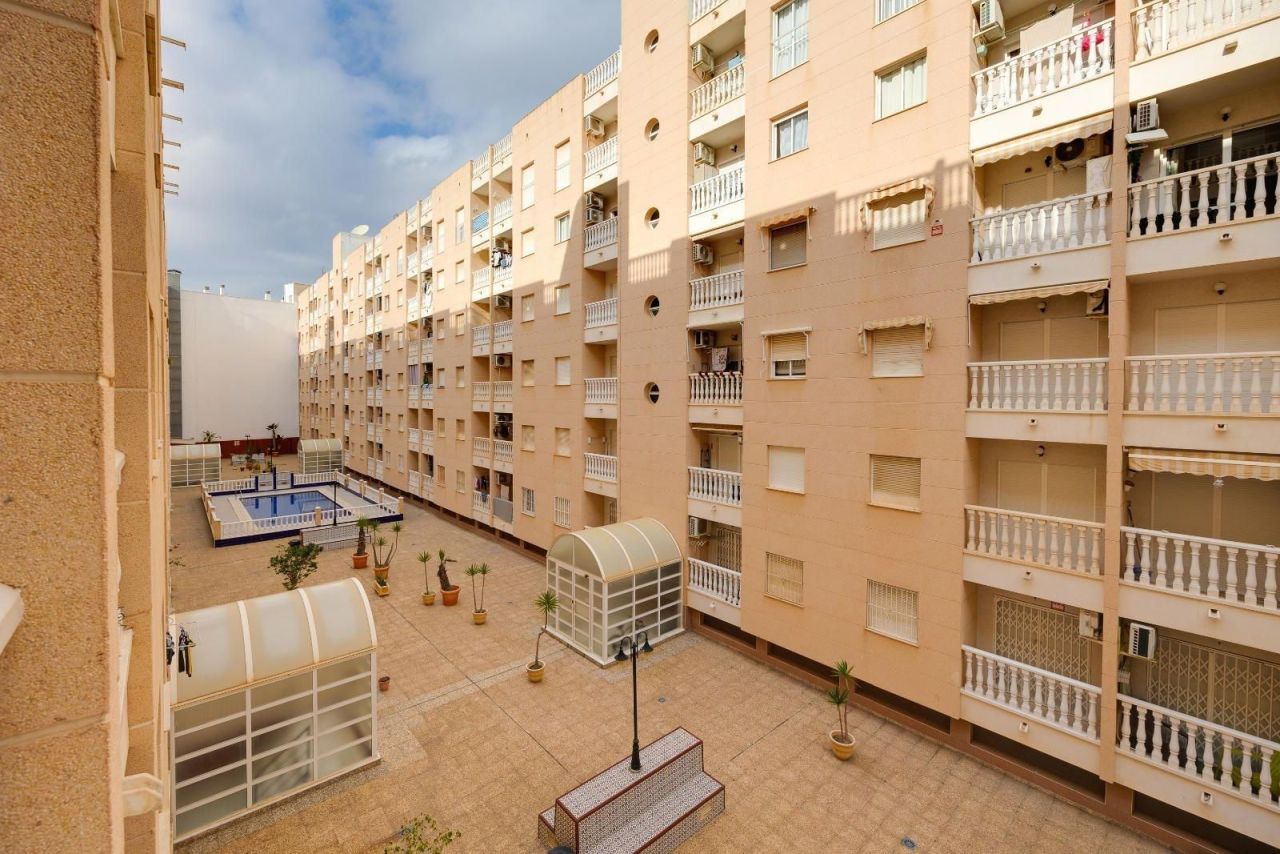 Flat in Torrevieja, Spain, 76 m² - picture 14
