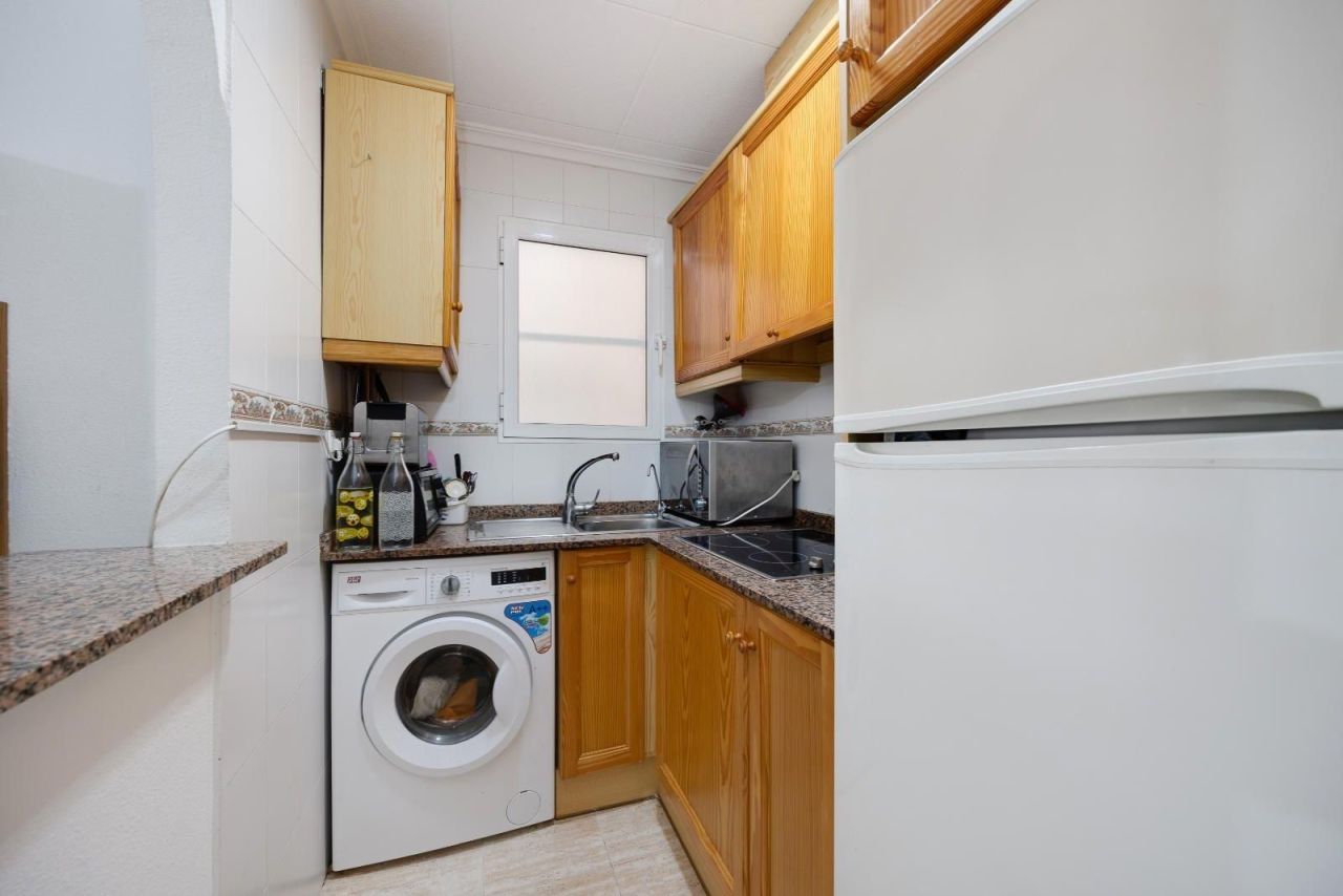Flat in Torrevieja, Spain, 76 m² - picture 3