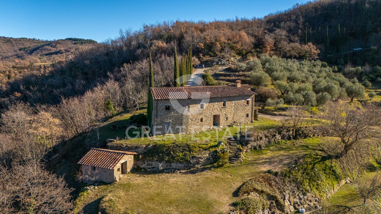 House in Gubbio, Italy, 390.6 m² - picture 2