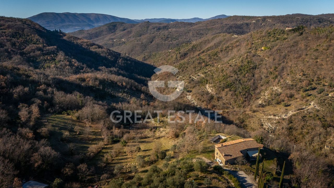 House in Gubbio, Italy, 390.6 m² - picture 6
